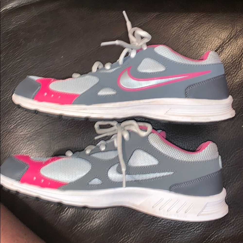 EUC Nike Pink/gray shoes... in great condition - Picture 7 of 8